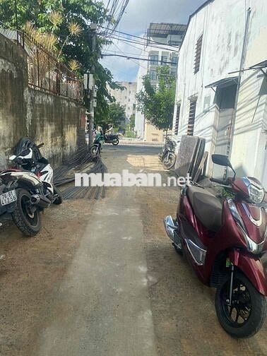 Nhà 2 tầng 75m2 3 phòng ngủ,cách mặt tiền 100m