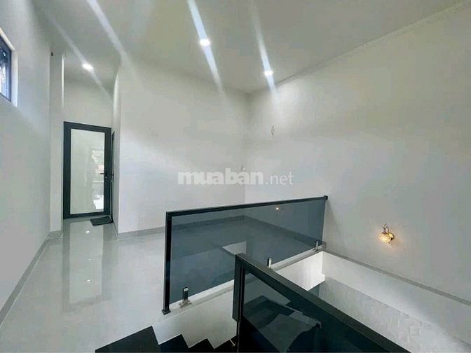 NHÀ MỚI 1TRỆT1LẦU 120M2, SÂN ĐỂ Ô TÔ ,ỦY BAN VÀ TRƯỜNG HỌC CÁCH 300M