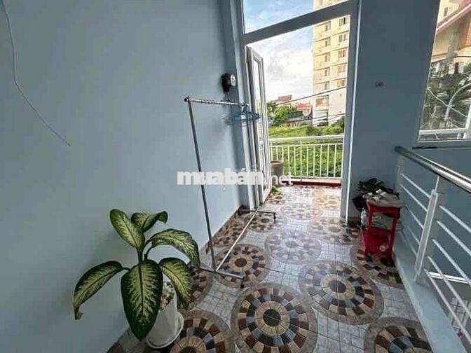 Nhà 2 tầng 75m2 3 phòng ngủ,cách mặt tiền 100m