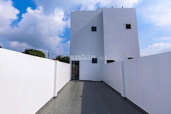 NHÀ MỚI 1TRỆT1LẦU 120M2, SÂN ĐỂ Ô TÔ ,ỦY BAN VÀ TRƯỜNG HỌC CÁCH 300M