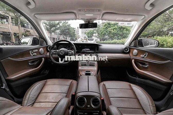 E200 2020 up full E63 màu đen nội thất nâu giá tôt