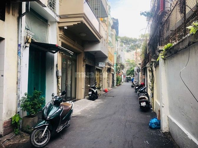 Bán nhà tại 32 Huyền Quang, Phường Tân Định, Quận 1, HCM. DT 33.5m2