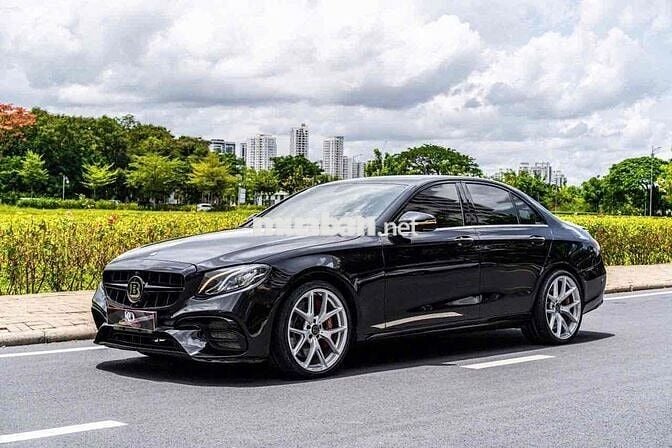 E200 2020 up full E63 màu đen nội thất nâu giá tôt