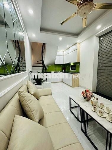 BÁN NHÀ CẦU GIẤY - FULL NỘI THẤT - GIÁ TỐT - VỊ TRÍ THUẬN TIỆN