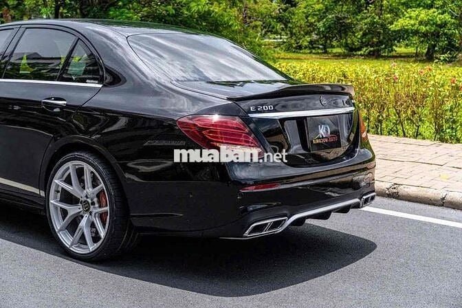 E200 2020 up full E63 màu đen nội thất nâu giá tôt