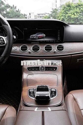 E200 2020 up full E63 màu đen nội thất nâu giá tôt