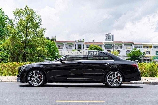 E200 2020 up full E63 màu đen nội thất nâu giá tôt