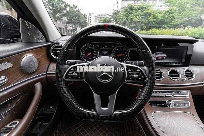 E200 2020 up full E63 màu đen nội thất nâu giá tôt