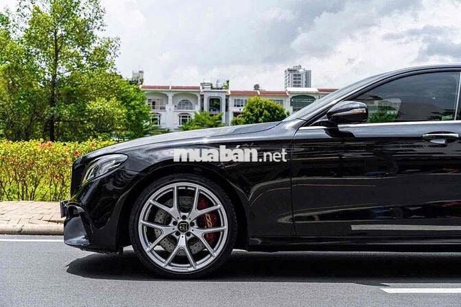 E200 2020 up full E63 màu đen nội thất nâu giá tôt