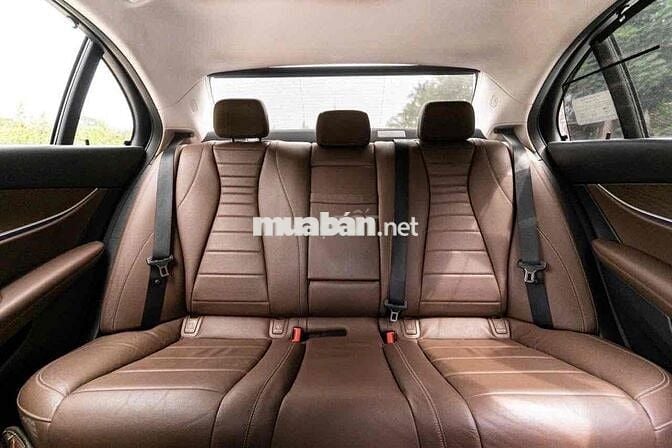 E200 2020 up full E63 màu đen nội thất nâu giá tôt