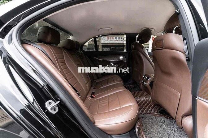 E200 2020 up full E63 màu đen nội thất nâu giá tôt