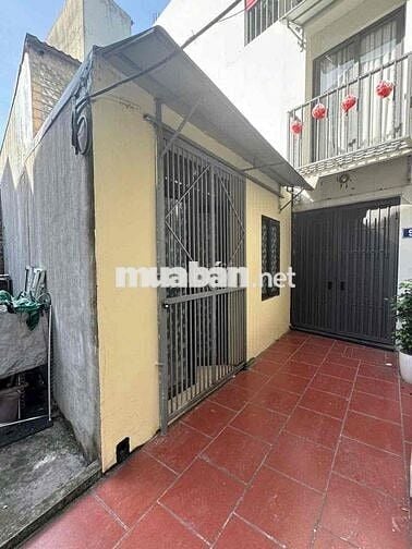 BÁN NHÀ CẤP 4 SẠCH ĐẸP - NGÕ NÔNG RỘNG OTO VÀO . GIÁ 3TỶ350