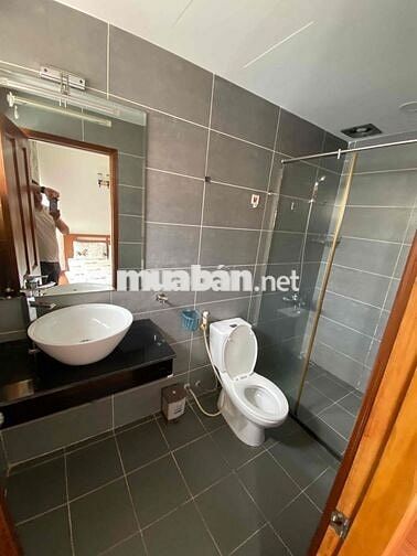 Căn hộ dịch vụ 2 phòng ngủ ngay sân bay