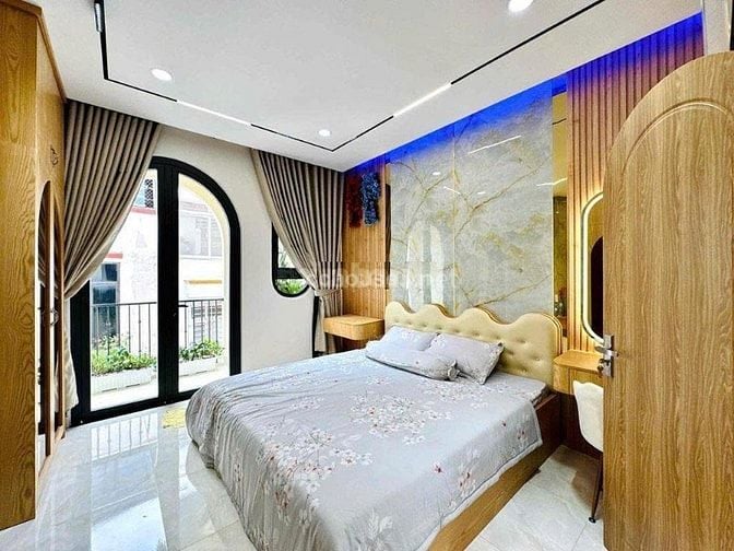 Nhà HXH Hoàng Văn Thụ, Phú Nhuận. DT 4x15m, 4 tầng