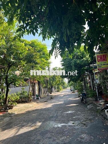 Bán đất tặng nhà c4 MT Xuân Thiều 11