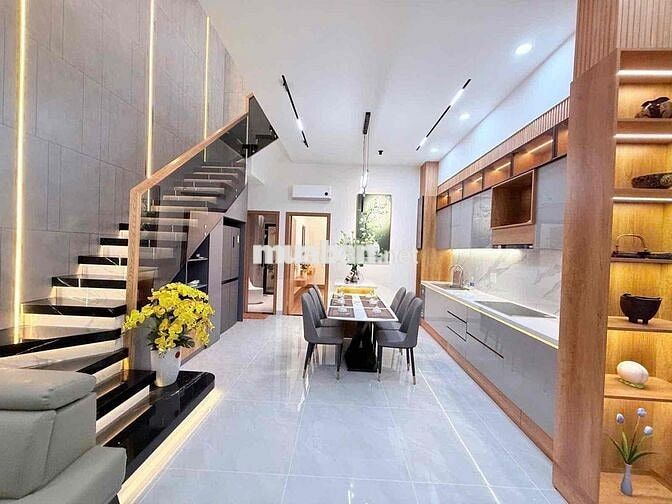 Nhà đẹp 3 tầng- Đường nhựa 8m, ô tô đậu trước cửa -Ngô Sỹ Liên