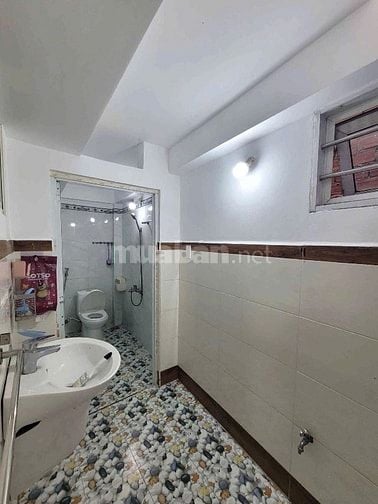 Chú Dinh cần bán nhà hẻm 75/ Trương Văn Hải 44m2 hẻm thông xe hơi t
