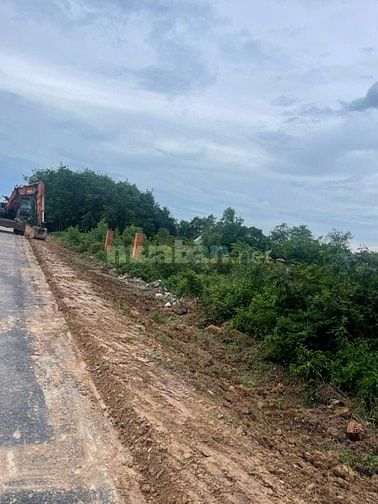 Bán đất mặt tiền rộng lớn đường trải nhựa 