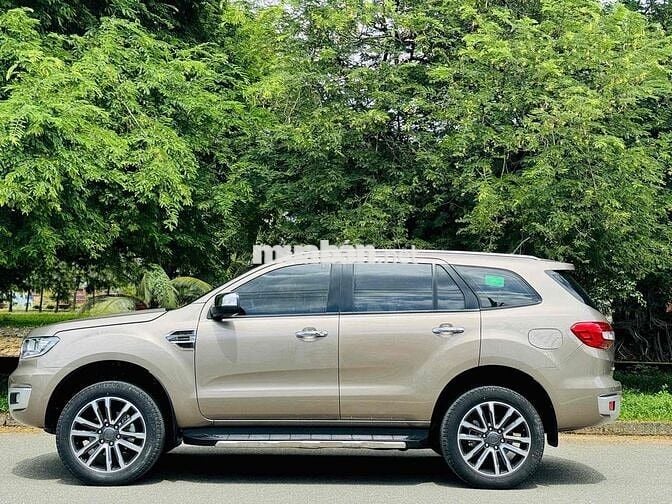 Everest 2019 Titan 1cau - 64000 km - 400tr nhận xe