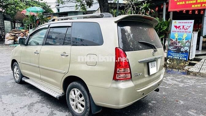 Toyota Innova 2006 G xe gia đình chạy  chất xe zil