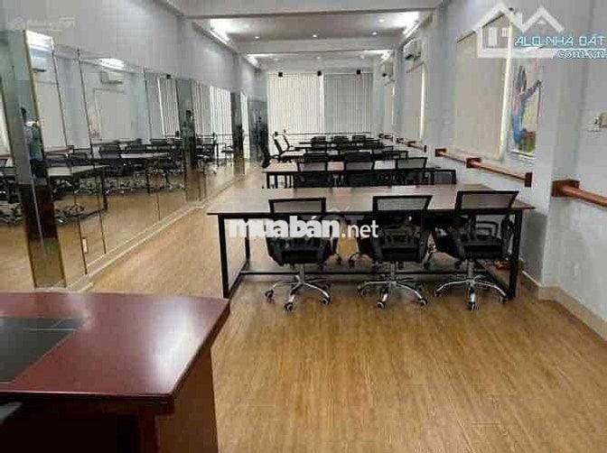 MẶT TIỀN PHẠM VĂN ĐỒNG – NHÀ ĐẸP , CÓ THANG MÁY, VỊ TRÍ VÀNG - BT
