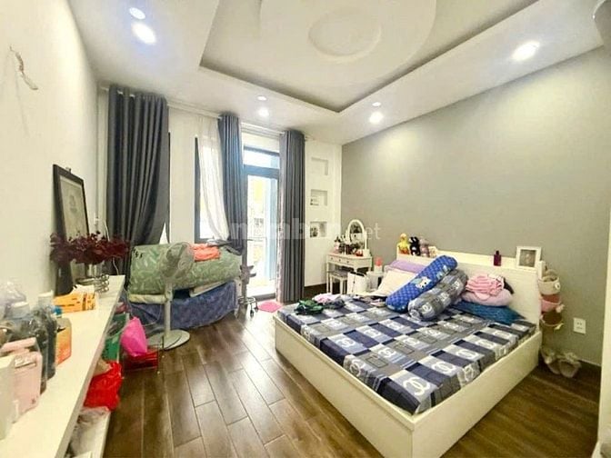 Bán Nhà Tân Bình Cạnh Sân Bay, 84 m2 4 Tầng 8 tỷ Hẻm 7 m Oto Ngủ Nhà