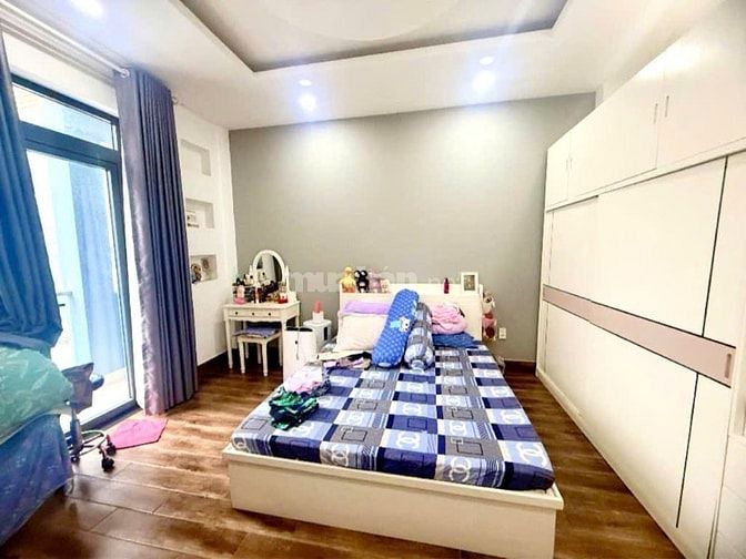 Bán Nhà Tân Bình Cạnh Sân Bay, 84 m2 4 Tầng 8 tỷ Hẻm 7 m Oto Ngủ Nhà