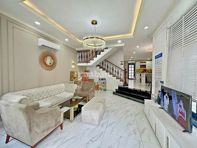 Cho Thuê Biệt thự có hồ bơi đẹp mới – Đường NTT và NVL - Quận 7 