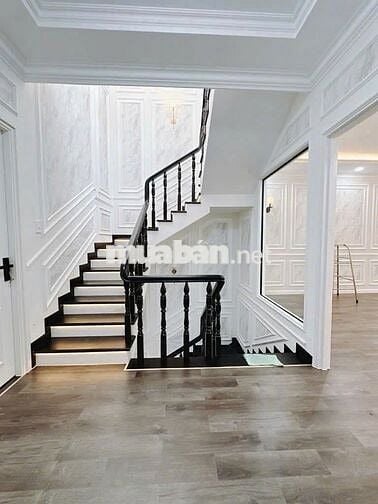 CHO THUÊ NHÀ HẺM XE TẢI NGUYỄN THỊ MINH KHAI, QUẬN 1. CÓ GARA OTO