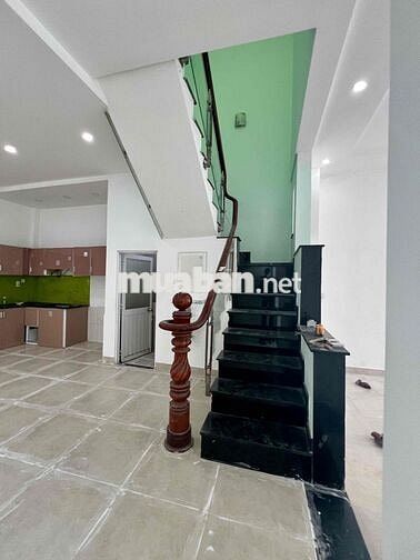 Nhà Mới Sạch Sẻ DT 130m2 1Trệt 1Lầu 2Pn 2Wc Đườn Tải Đậu Cửa Ngã Tư Ga