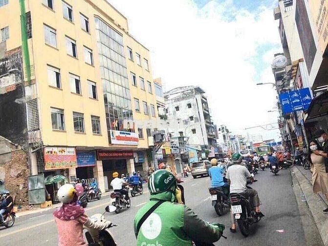 BÁN NHÀ MẶT TIÊN KHU VỰC KINH DOANH SẦM UẤT