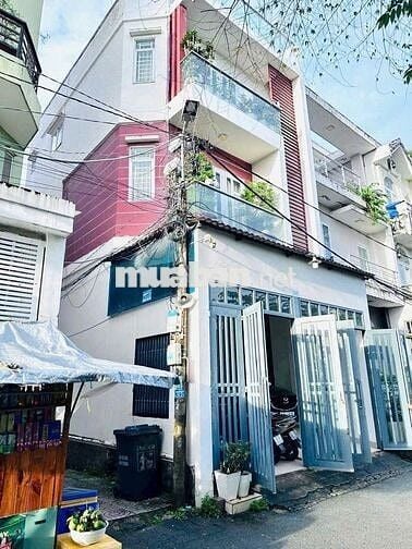 CHÍNH CHỦ CẦN BÁN GẤP CĂN NHÀ 65m2, 1 trệt 2 lầu, SỔ HỒNG RIÊNG, HXH
