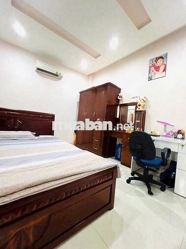 CHÍNH CHỦ CẦN BÁN GẤP CĂN NHÀ 65m2, 1 trệt 2 lầu, SỔ HỒNG RIÊNG, HXH