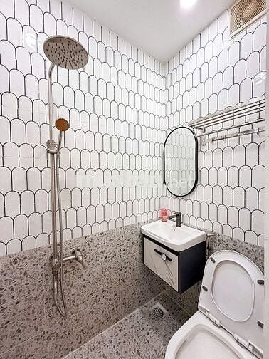 🔥NHÀ MỚI XÂY 100% FULL NT CAO CẤP🔴DTSD:125M2🔴2PN-3WC🔴3TẦNG🔴CHỈ 6Đồng7🔴