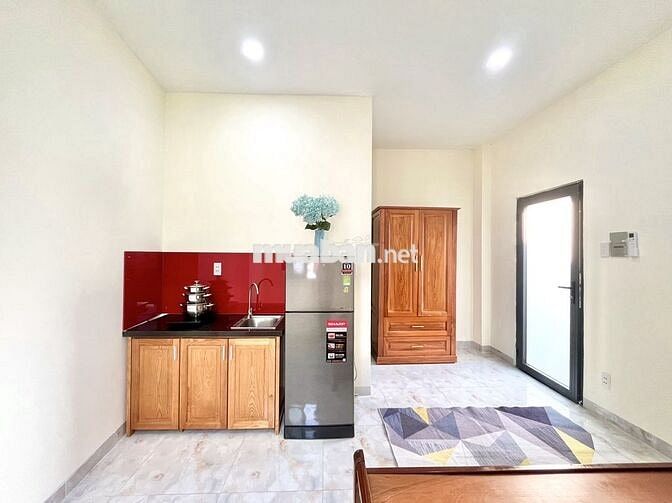NGAY GẦN KCX TÂN THUẬN, PHÒNG 25M2 MỚI TINH FULL NỘI THẤT TIỆN NGHI