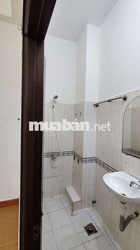 Còn trống 1 phòng máy lạnh, giá 3,2 triệu /tháng. Khu vực an ninh