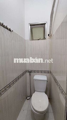 Còn trống 1 phòng máy lạnh, giá 3,2 triệu /tháng. Khu vực an ninh