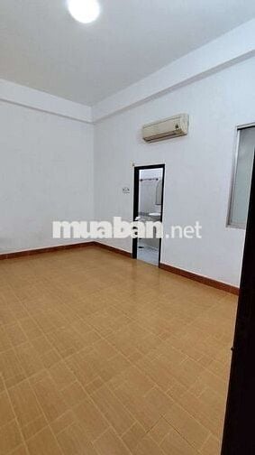 Còn trống 1 phòng máy lạnh, giá 3,2 triệu /tháng. Khu vực an ninh