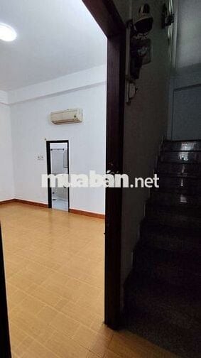 Còn trống 1 phòng máy lạnh, giá 3,2 triệu /tháng. Khu vực an ninh