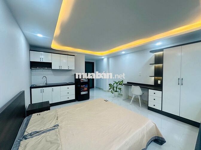 CHO THUÊ PHÒNG FULL NỘI THẤT CỬA SỔ LỚN NGAY CHỢ BÀ CHIỂU GIÁP Q1,Q3