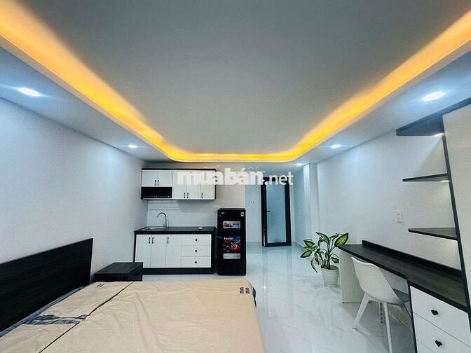 CHO THUÊ PHÒNG FULL NỘI THẤT CỬA SỔ LỚN NGAY CHỢ BÀ CHIỂU GIÁP Q1,Q3