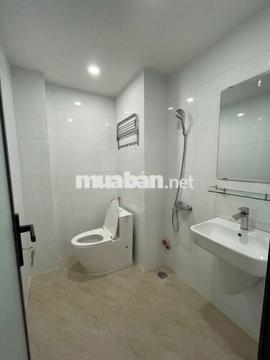 CHO THUÊ PHÒNG FULL NỘI THẤT CỬA SỔ LỚN NGAY CHỢ BÀ CHIỂU GIÁP Q1,Q3