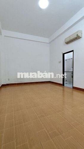Còn trống 1 phòng máy lạnh, giá 3,2 triệu /tháng. Khu vực an ninh