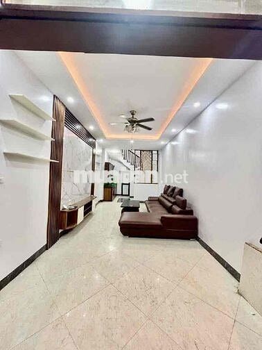 Bán Nhà Lĩnh Nam Hoàng Mai 40m2 xây mới 5 tầng giá 7.2 tỷ