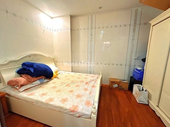 Bán nhà phố Hoàng Cầu, Đống Đa 54m, 5 tầng, mt 5m. Giá: 16.9 tỷ.
