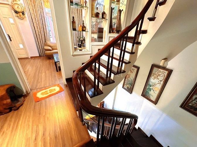 Bán nhà phố Hoàng Cầu, Đống Đa 54m, 5 tầng, mt 5m. Giá: 16.9 tỷ.
