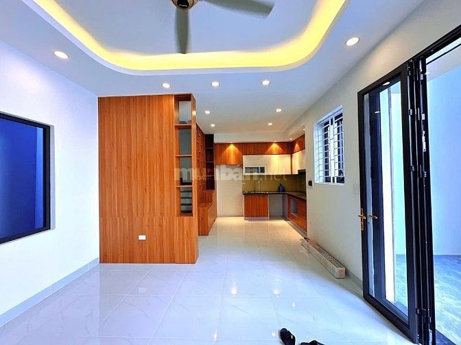 Bán nhà phố Hoàng Cầu, Đống Đa 54m, 5 tầng, mt 5m. Giá: 16.9 tỷ.