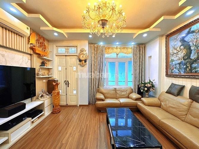Bán nhà phố Hoàng Cầu, Đống Đa 54m, 5 tầng, mt 5m. Giá: 16.9 tỷ.