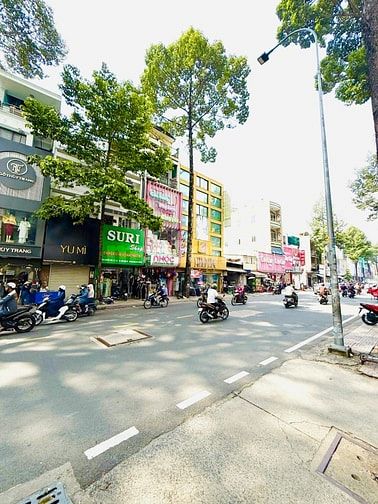MẶT TIỀN HIẾM " NGUYỄN TRÃI" Q5- KINH ĐÔ THỜI TRANG- 35m2 5 TẦNG 