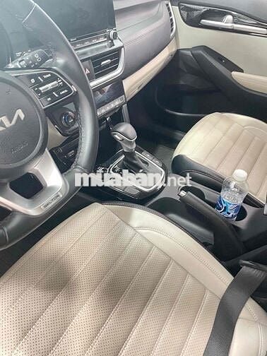 Kia Seltos 2022 Premium 1.4 AT - 36000 km